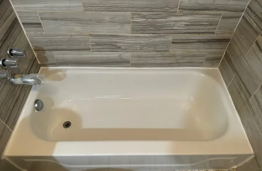bathtub refinishing in Madison, OH